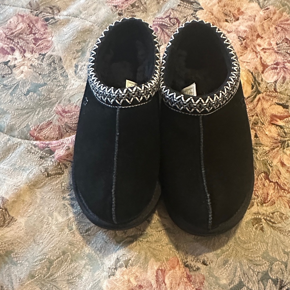 UGG Black Slippers with White Detailing ***WILL ACCEPT REASONABLE OFFERS***